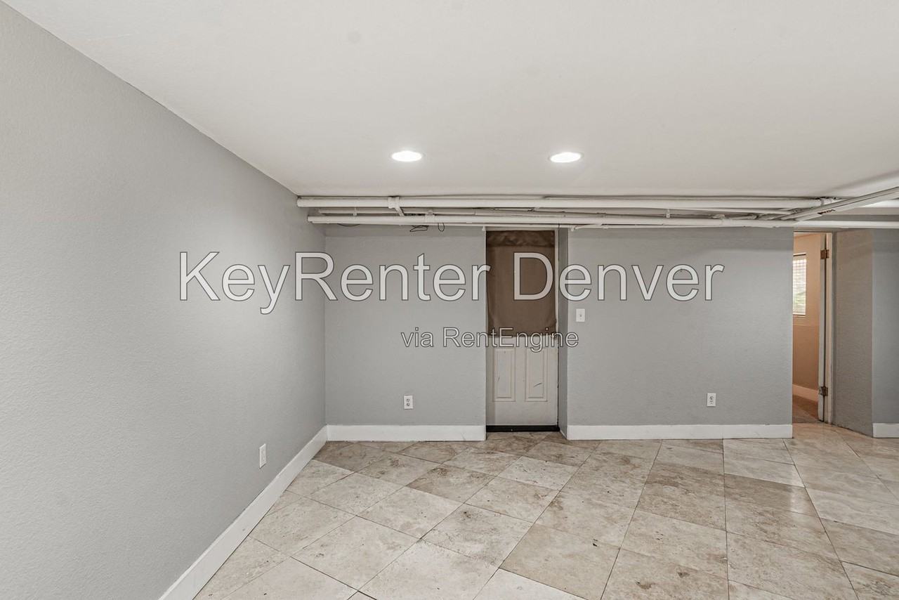 945 N Washington St #100 - Photo 5 of 50