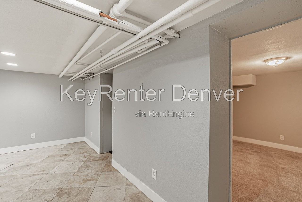 945 N Washington St #100 - Photo 7 of 50