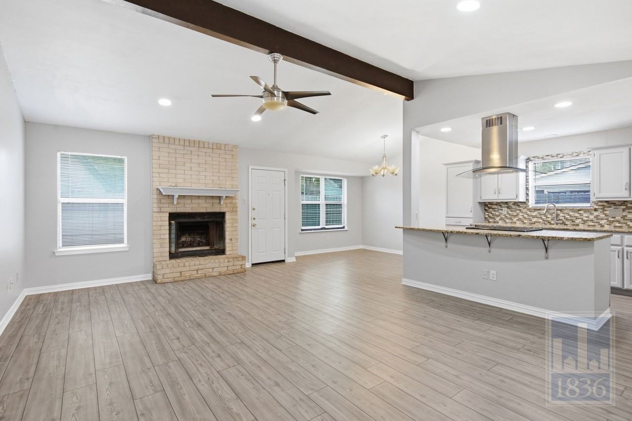 401 Oakridge Pass - Photo 2 of 50