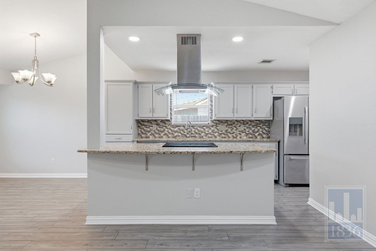 401 Oakridge Pass - Photo 3 of 50