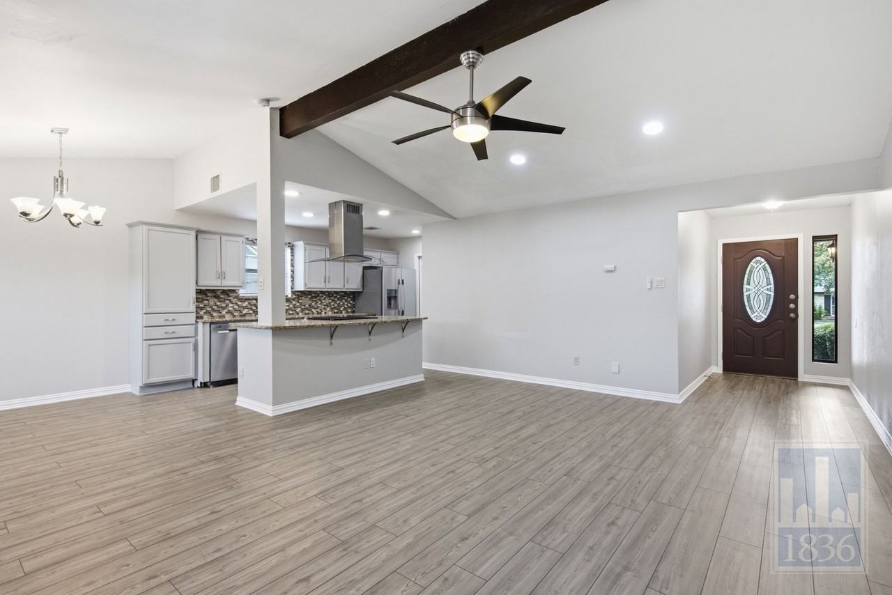 401 Oakridge Pass - Photo 6 of 50