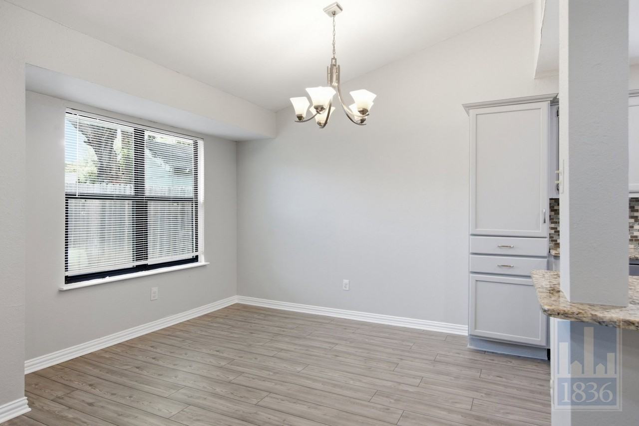401 Oakridge Pass - Photo 7 of 50
