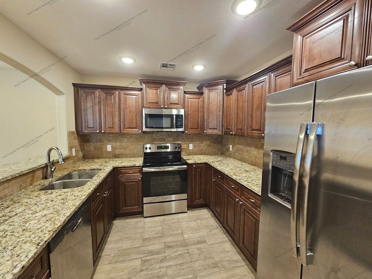 6615 Leightyn Ln - Photo 5 of 20