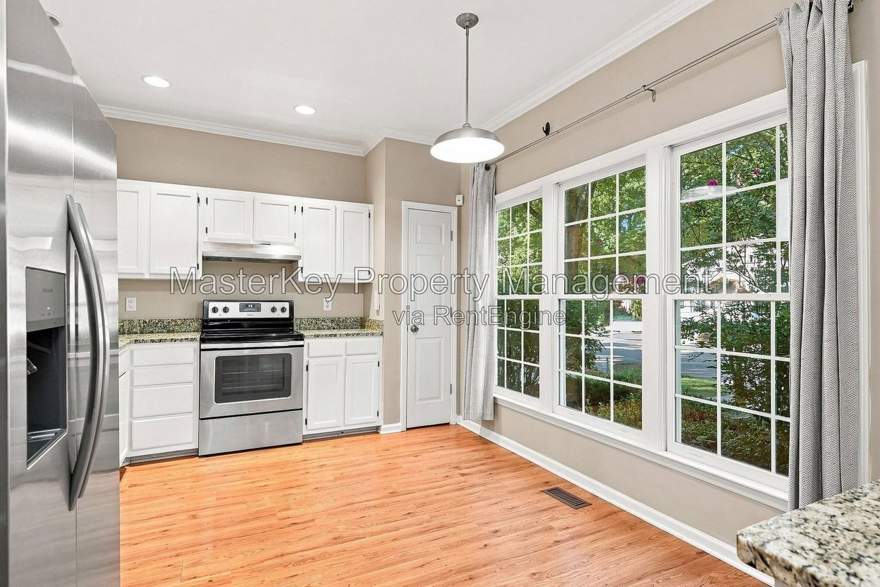 217 Riverwalk Cir - Photo 2 of 34