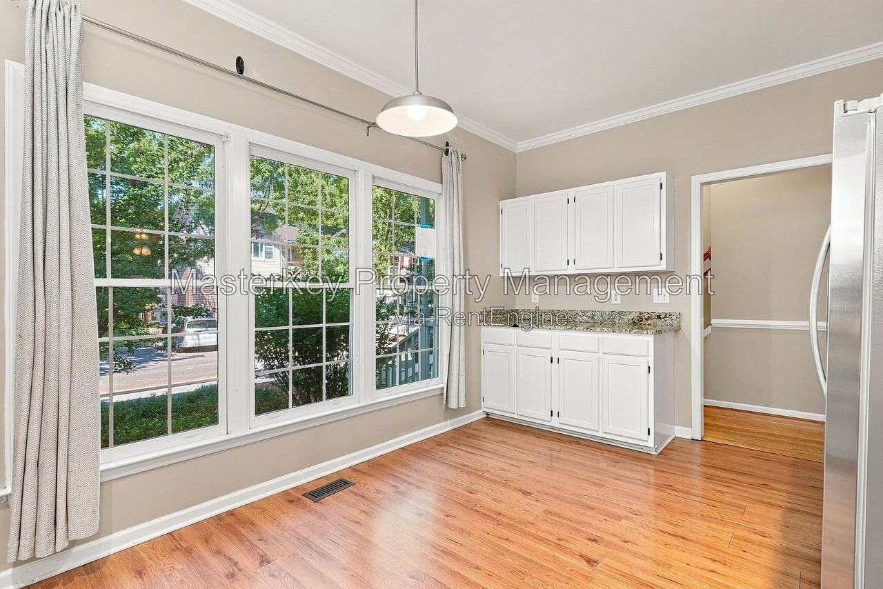217 Riverwalk Cir - Photo 4 of 34