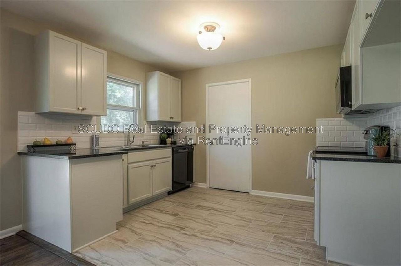 7642 Ash St - Photo 4 of 15