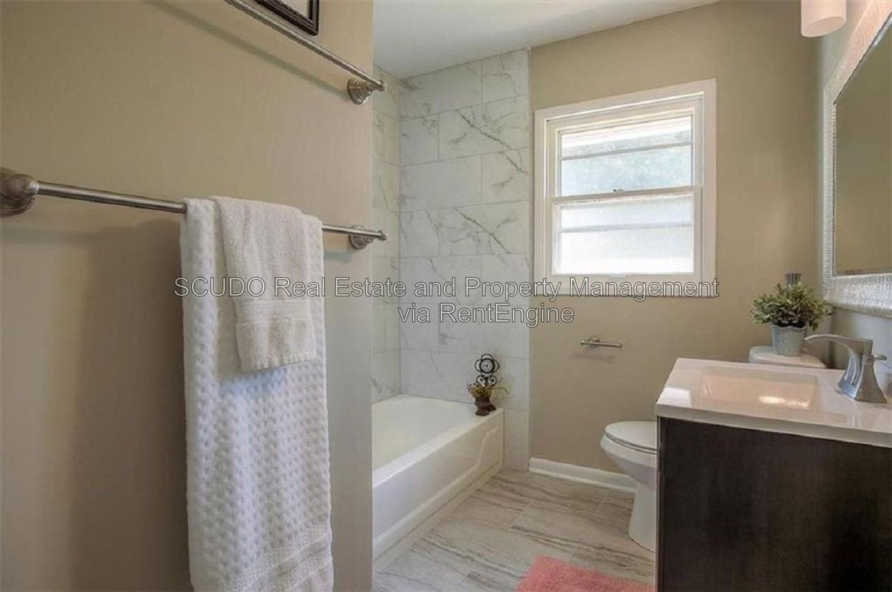 7642 Ash St - Photo 6 of 15