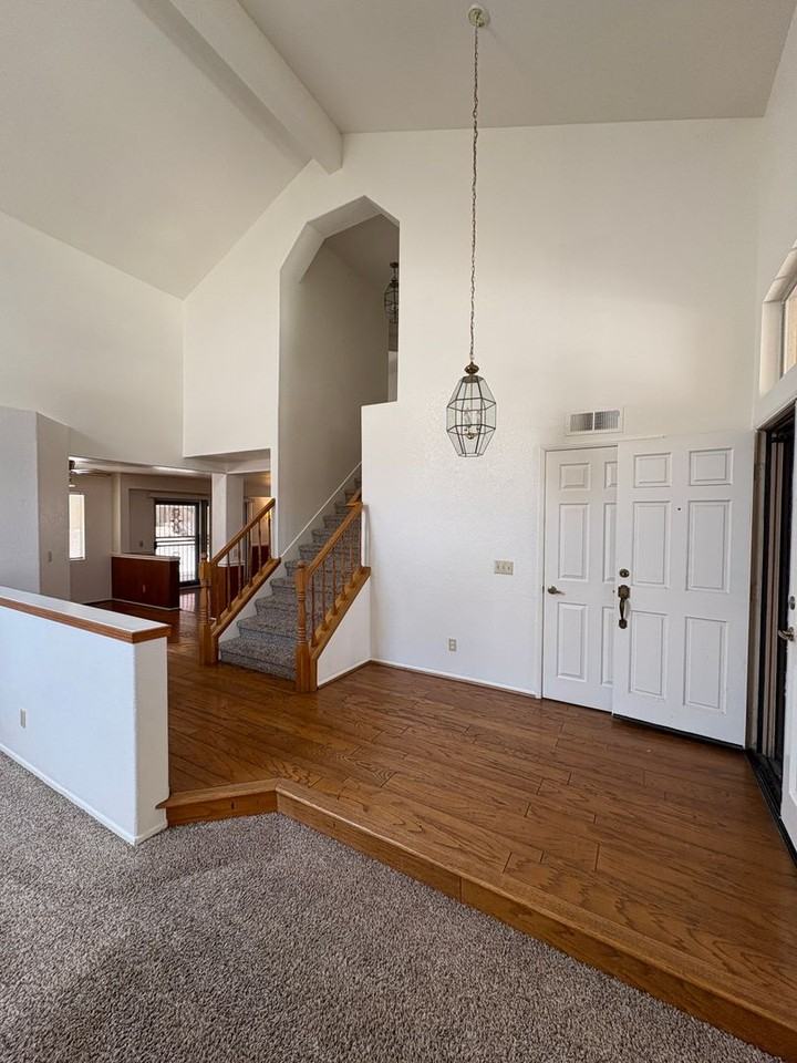 14333 La Crescenta Ave - Photo 4 of 35