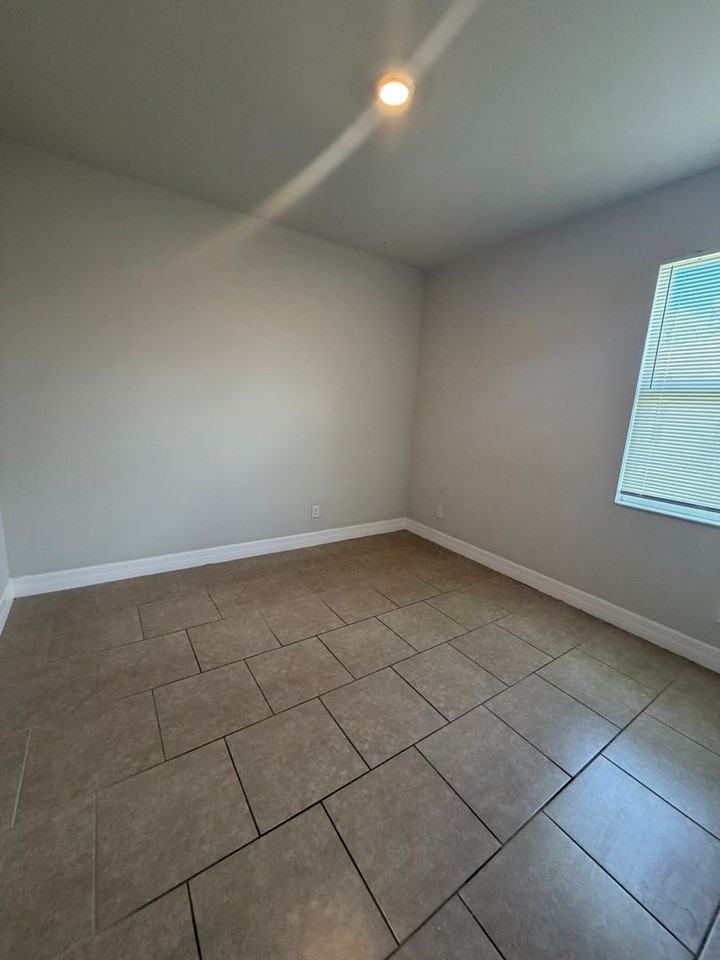 1031 San Cristobal Ave - Photo 7 of 19