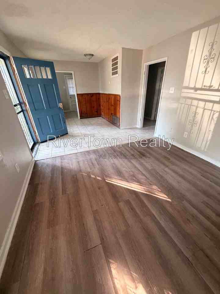 3751 Barron Cir S - Photo 3 of 8