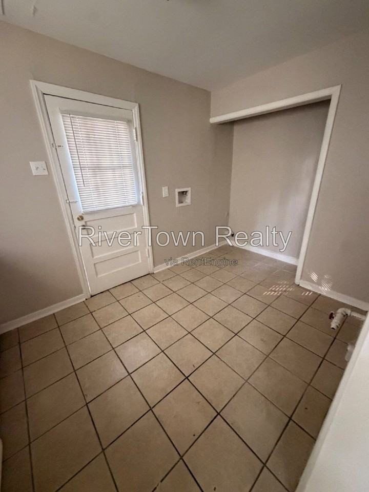 3751 Barron Cir S - Photo 4 of 8