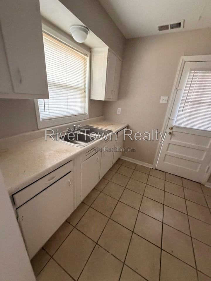 3751 Barron Cir S - Photo 5 of 8