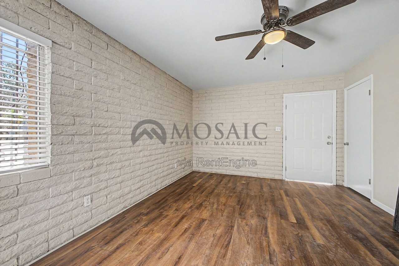 1204 S Mcclintock Dr #A - Photo 4 of 21