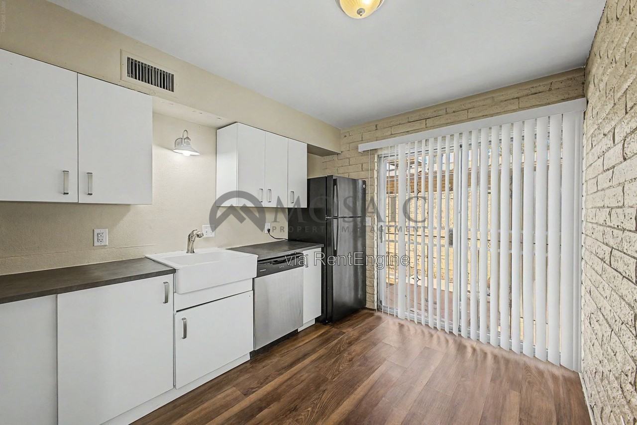 1204 S Mcclintock Dr #A - Photo 7 of 21