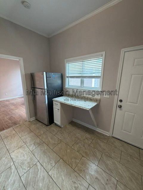 305 W 39th St - Photo 5 of 9