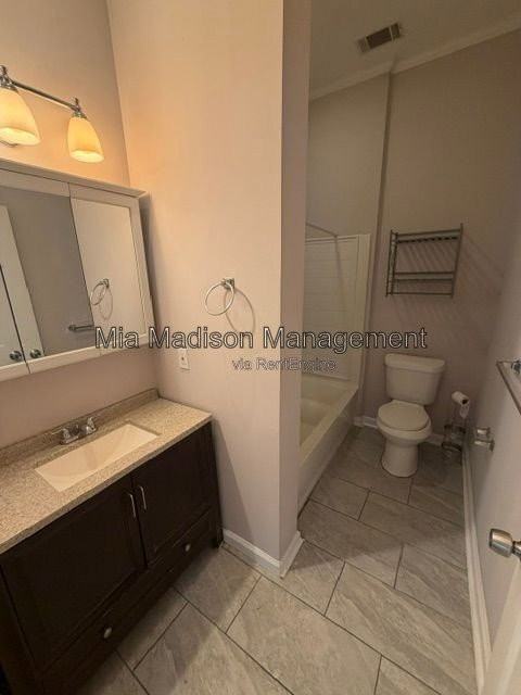 305 W 39th St - Photo 7 of 9