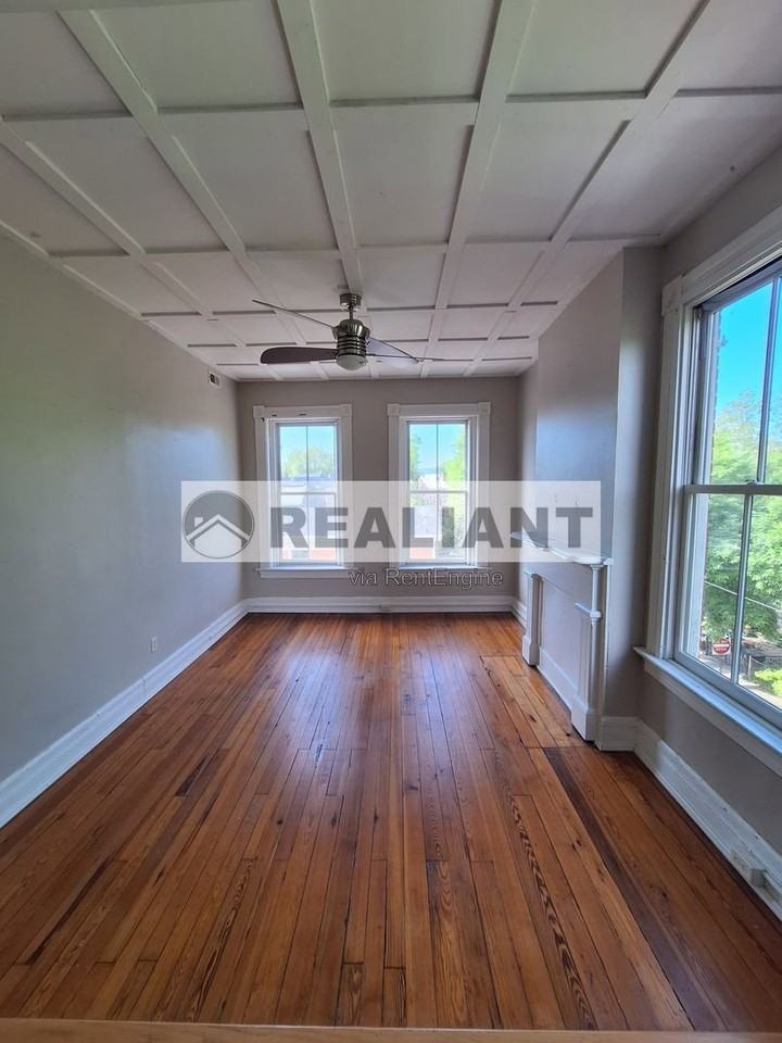 424 Emma St #301 - Photo 4 of 11
