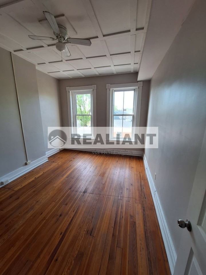 424 Emma St #301 - Photo 5 of 11