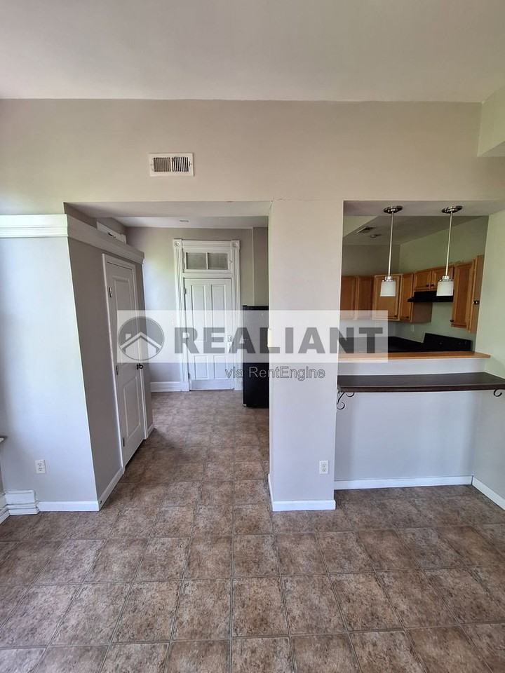 424 Emma St #301 - Photo 6 of 11