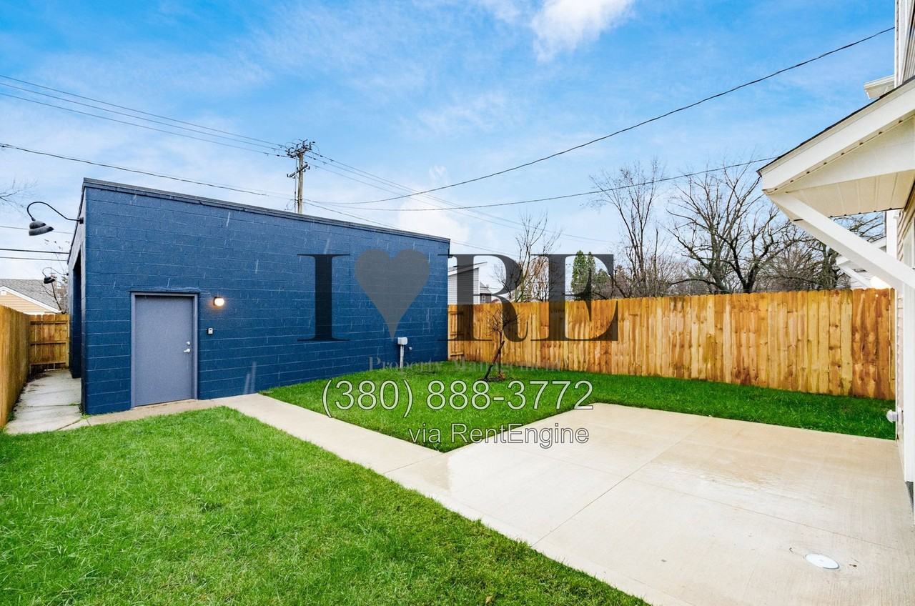 976 Ellsworth Ave - Photo 3 of 27