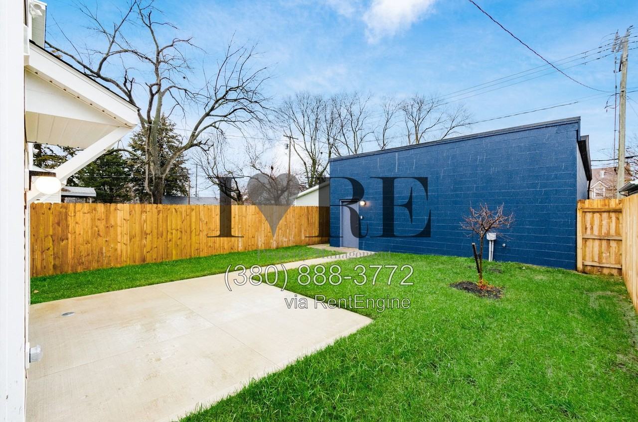 976 Ellsworth Ave - Photo 4 of 27