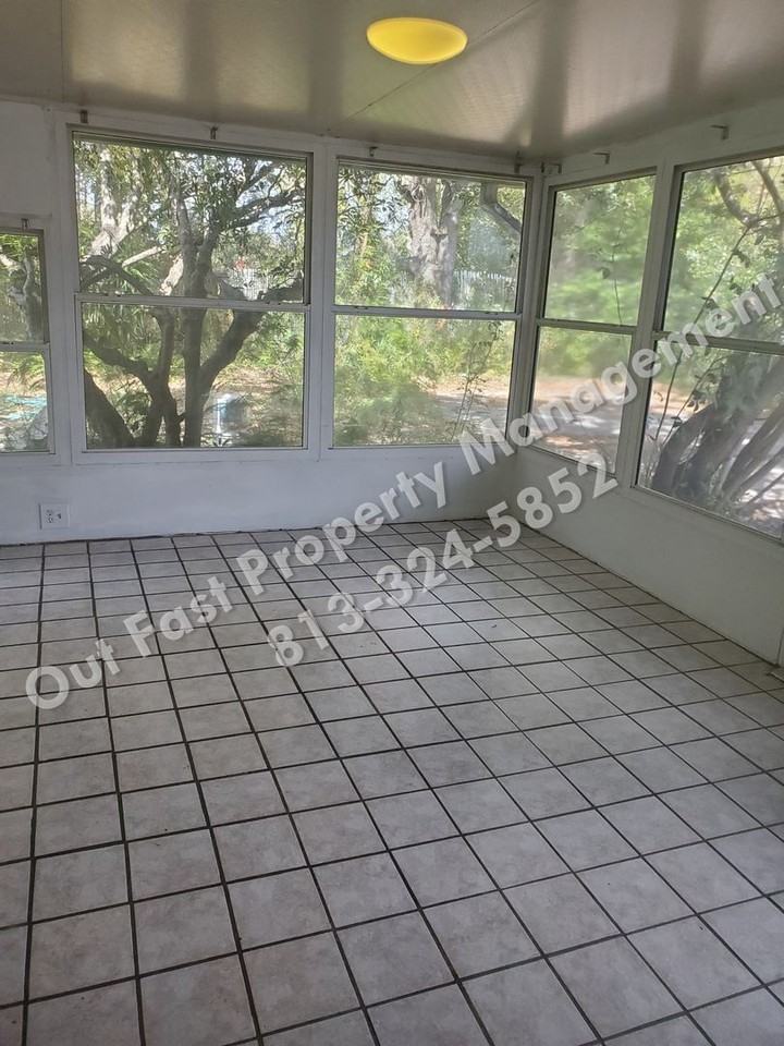 4811 Drift Tide Dr - Photo 2 of 11