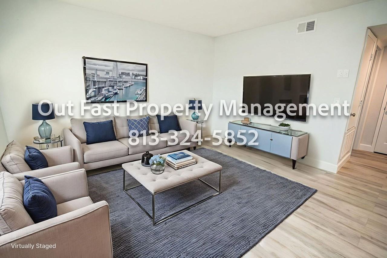 11314 N 52nd St #B17 - Photo 4 of 48