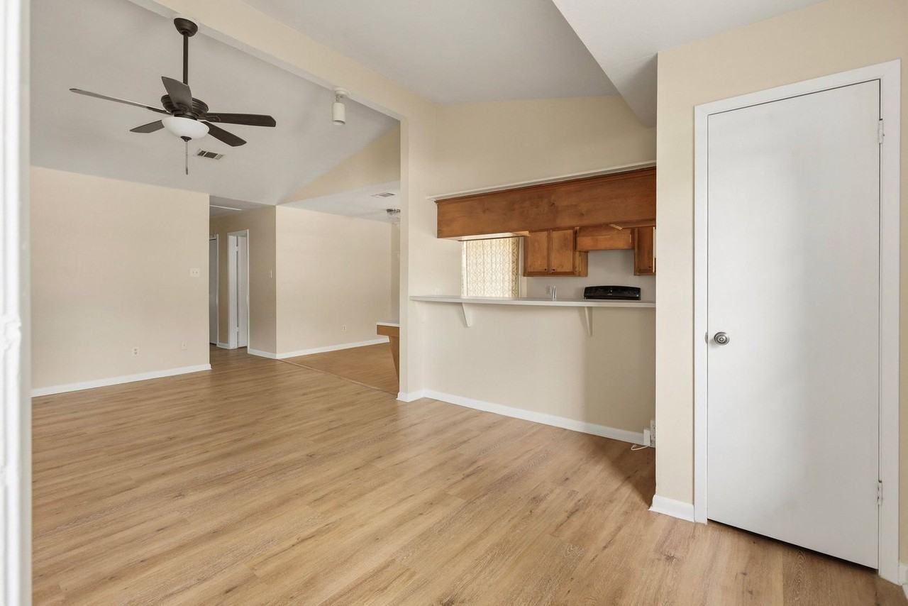1712 Hazelwood St - Photo 4 of 25