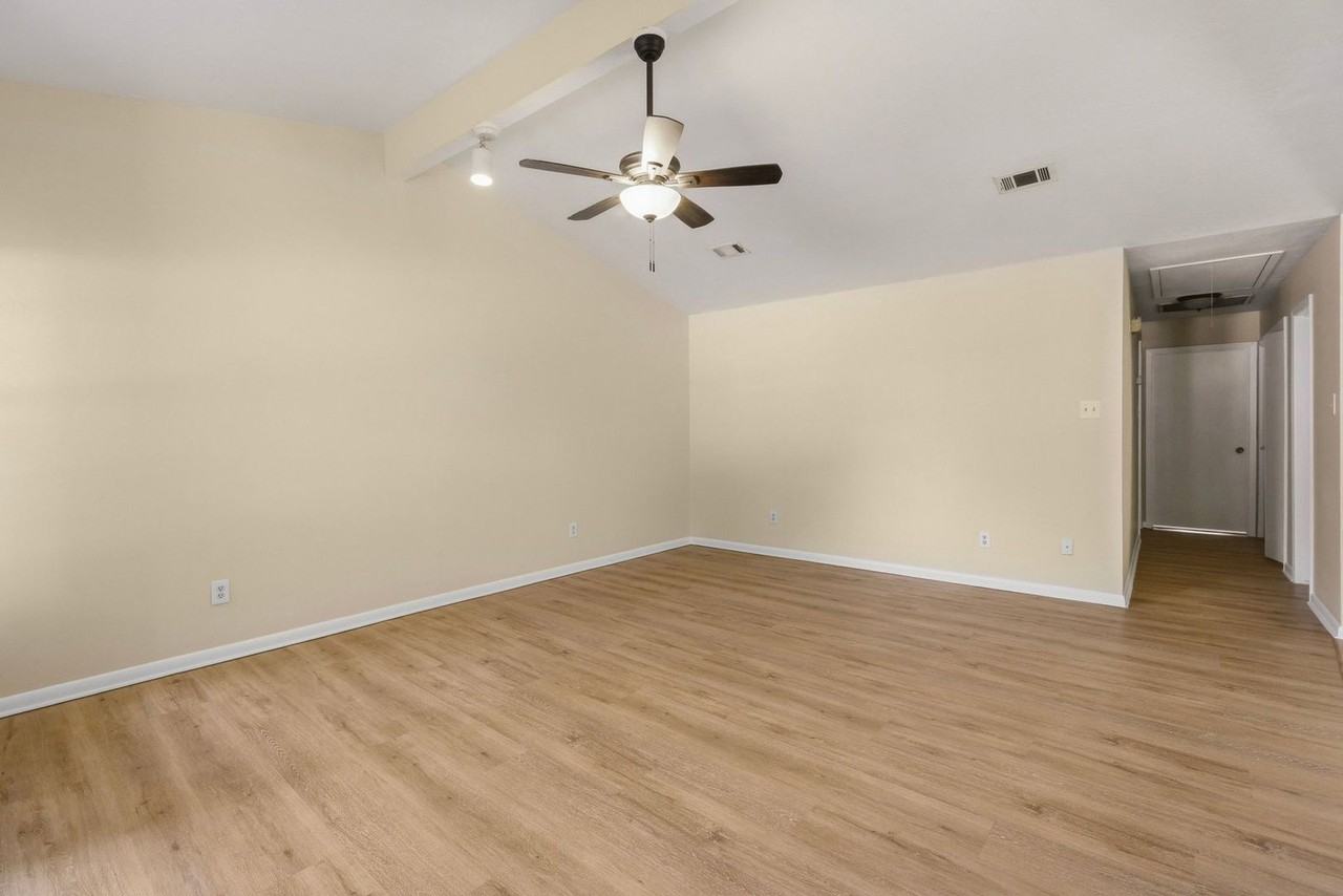 1712 Hazelwood St - Photo 5 of 25