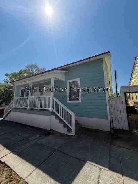 319 W 31st St