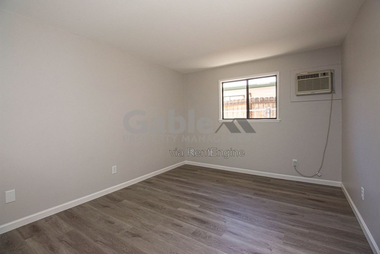 23418 1/2 8th St - Photo 5 of 27