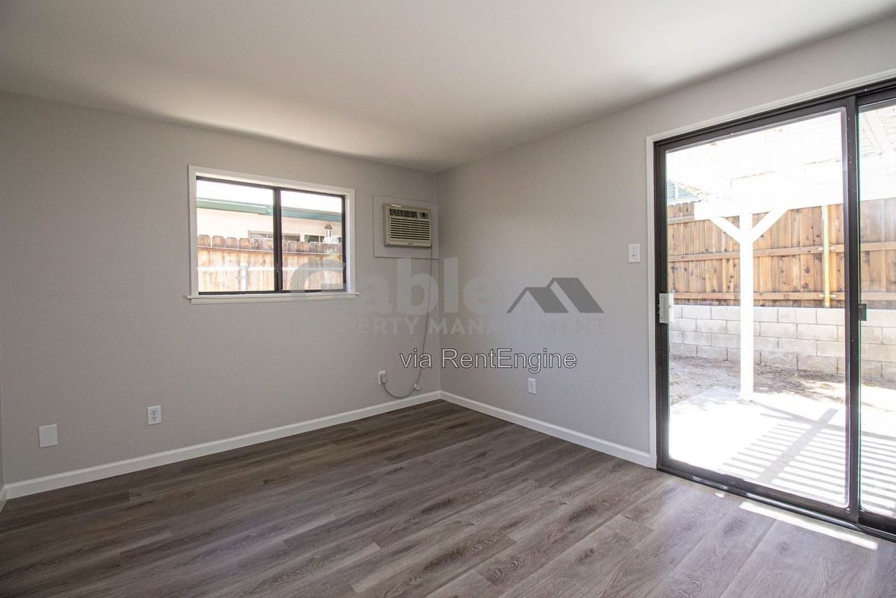 23418 1/2 8th St - Photo 6 of 27