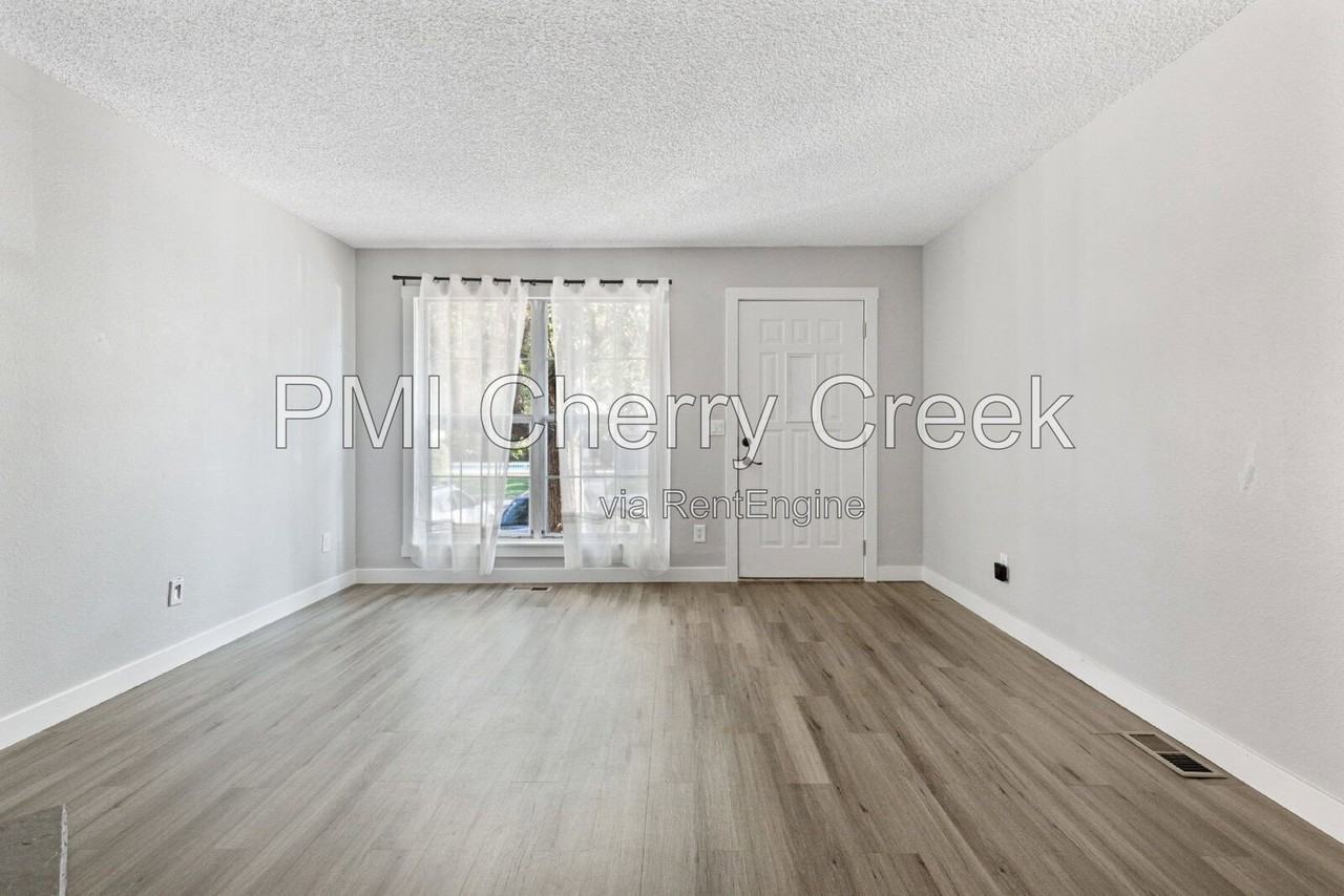 1223 S Idalia St - Photo 4 of 24