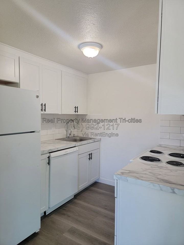 3401 W 1st Pl #4 - Photo 5 of 12