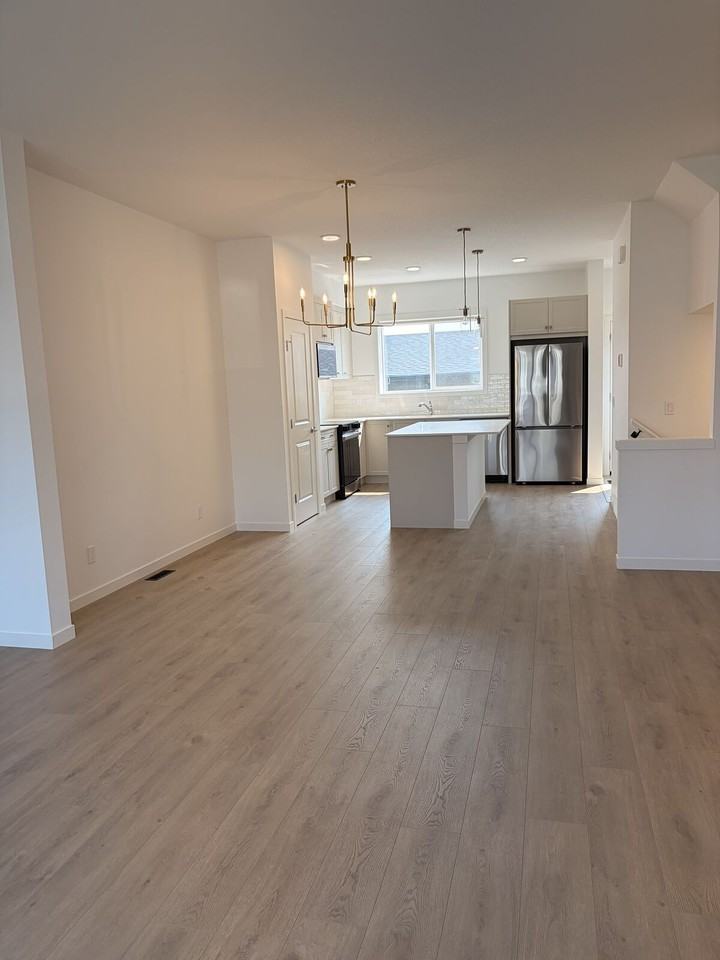 19 -19 Emberside Pk - Photo 2 of 22