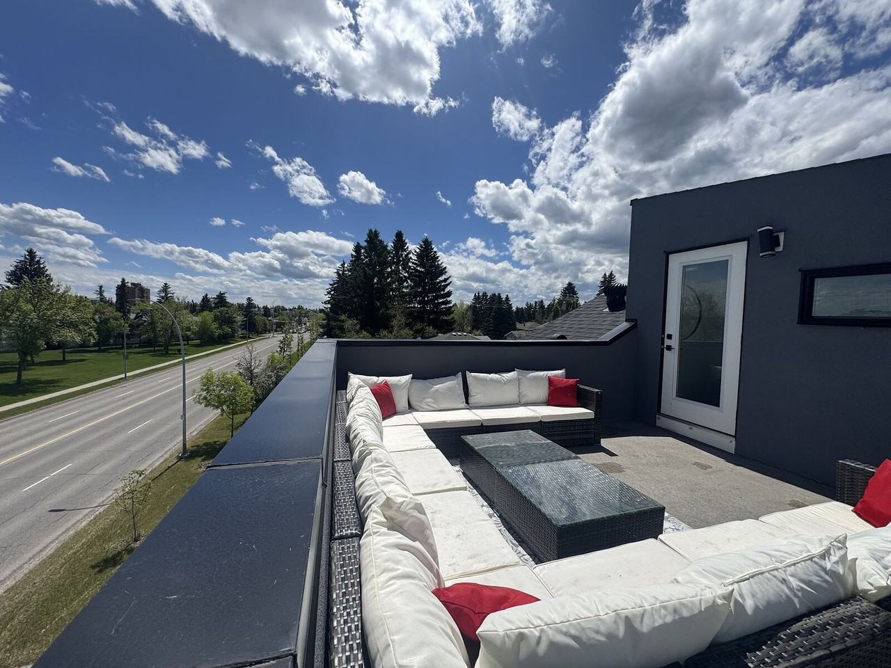 4411 37 St Sw - Photo 3 of 35