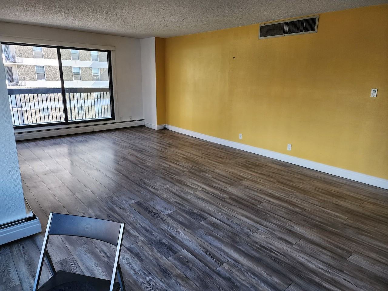 540 14 Ave Sw - Photo 4 of 16