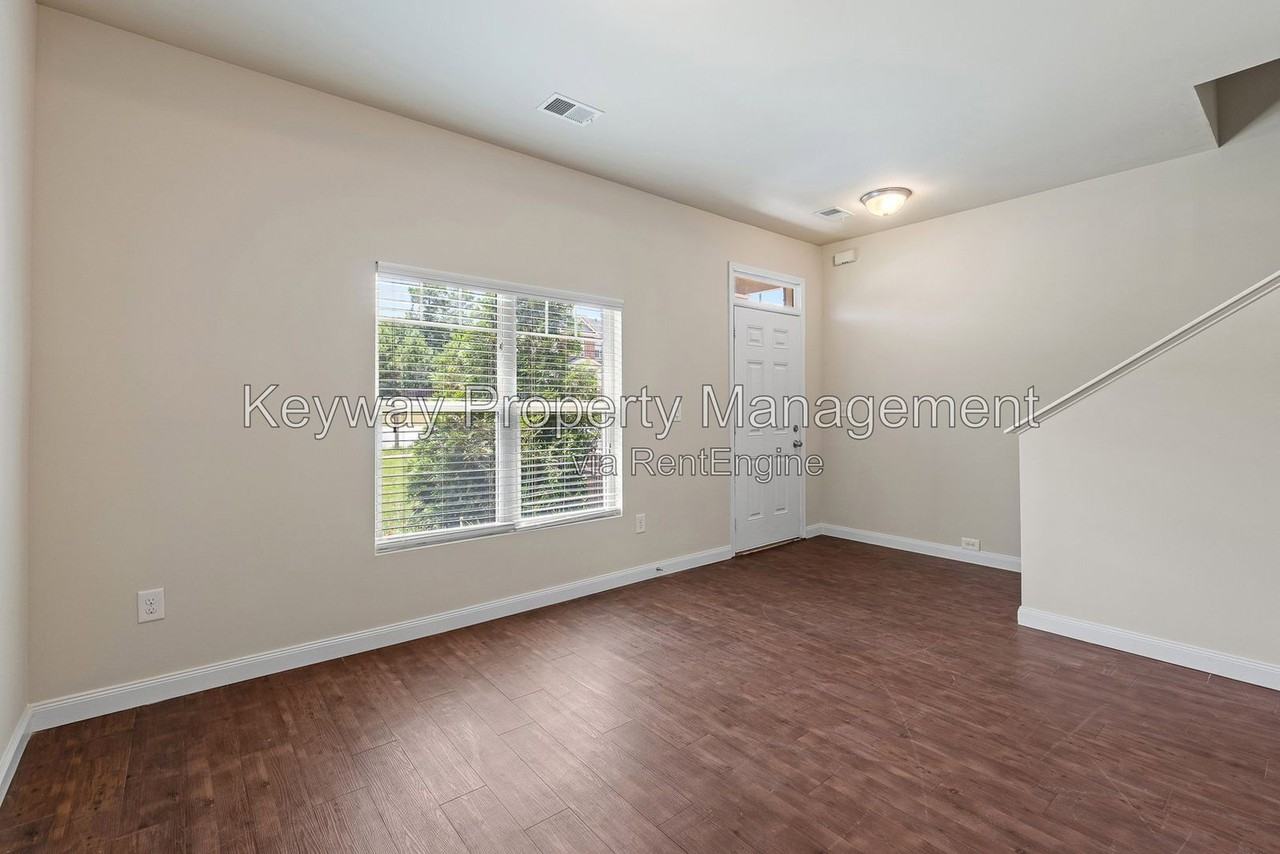 910 Clover Ct - Photo 5 of 27