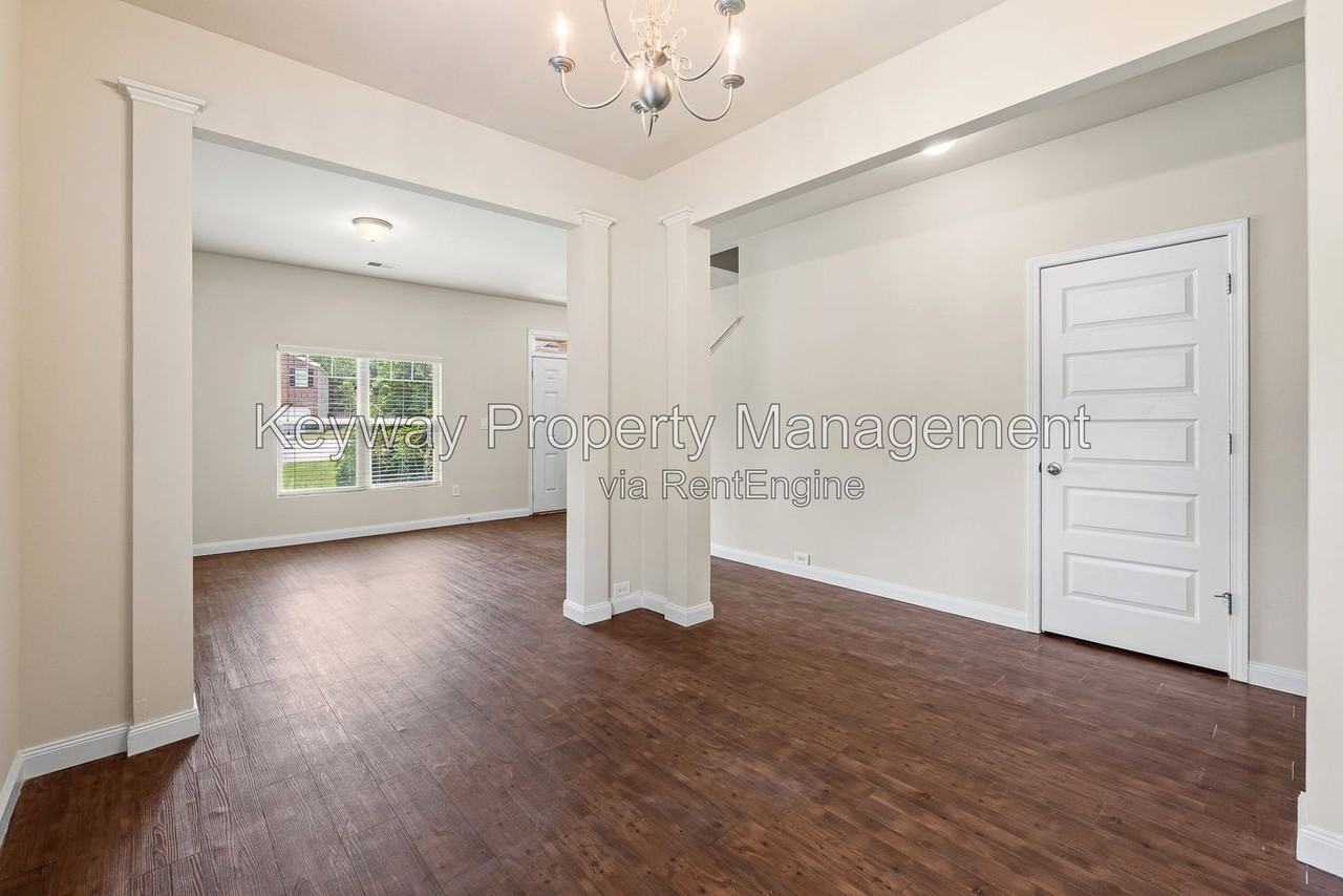910 Clover Ct - Photo 7 of 27