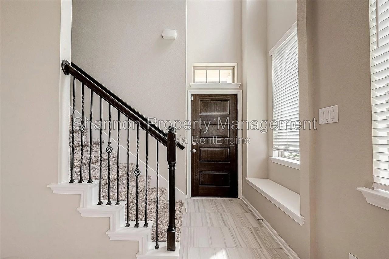2559 Terrace Point Dr - Photo 7 of 50