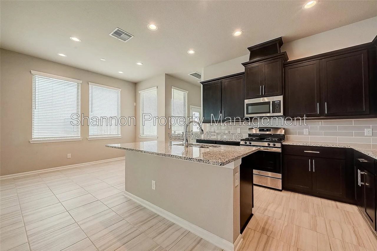 2559 Terrace Point Dr - Photo 4 of 44