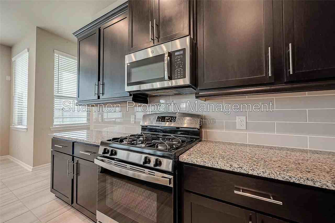 2559 Terrace Point Dr - Photo 6 of 44
