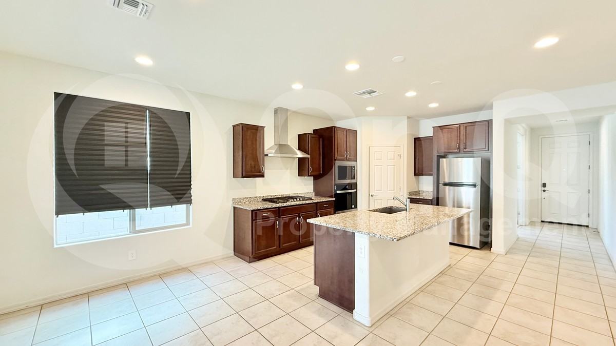 9034 W Luke Ave - Photo 6 of 25