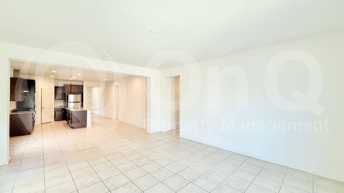 9034 W Luke Ave - Photo 7 of 25