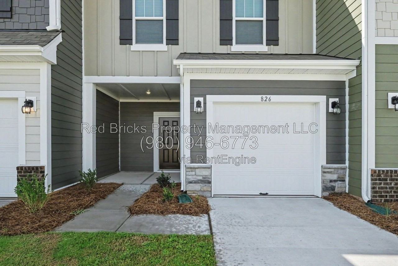 826 Earhart St - Photo 3 of 32