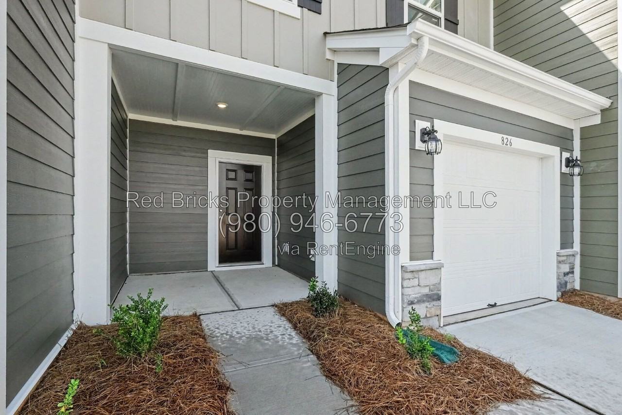 826 Earhart St - Photo 4 of 32