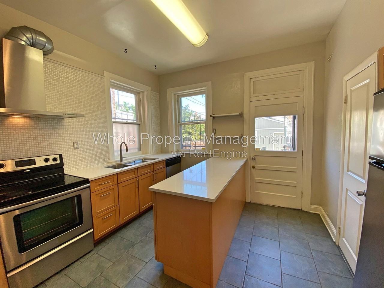 2046 N Ogden St - Photo 7 of 23