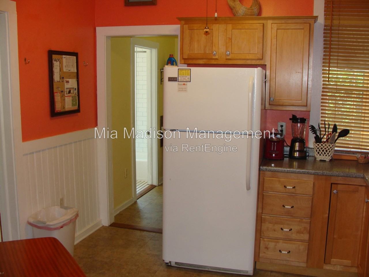 547 E Macon St - Photo 5 of 39