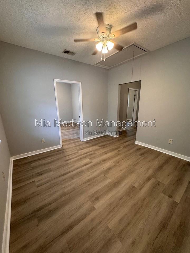 1423 Richards St - Photo 2 of 10
