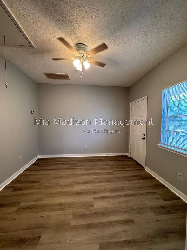 1423 Richards St - Photo 3 of 10
